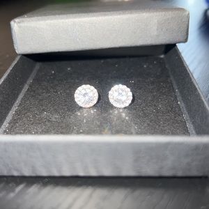 White Gold Stud Earrings for Men/Women